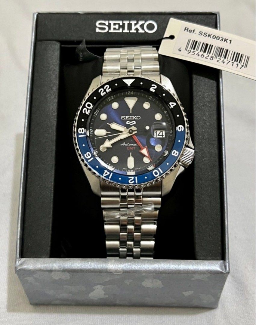 Seiko 5 GMT stainless steel Blue black watch