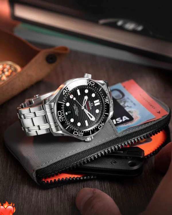 Omega Seamaster Diver 300M Silver Black Dial Metal watch