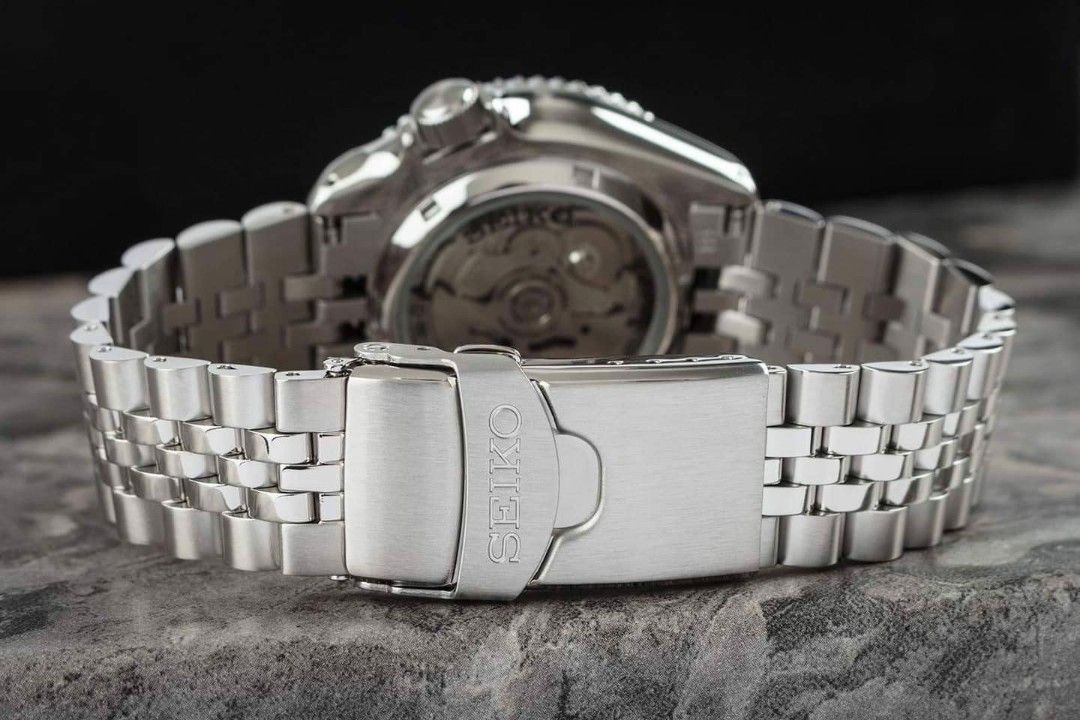 Seiko 5 GMT stainless steel Blue black watch