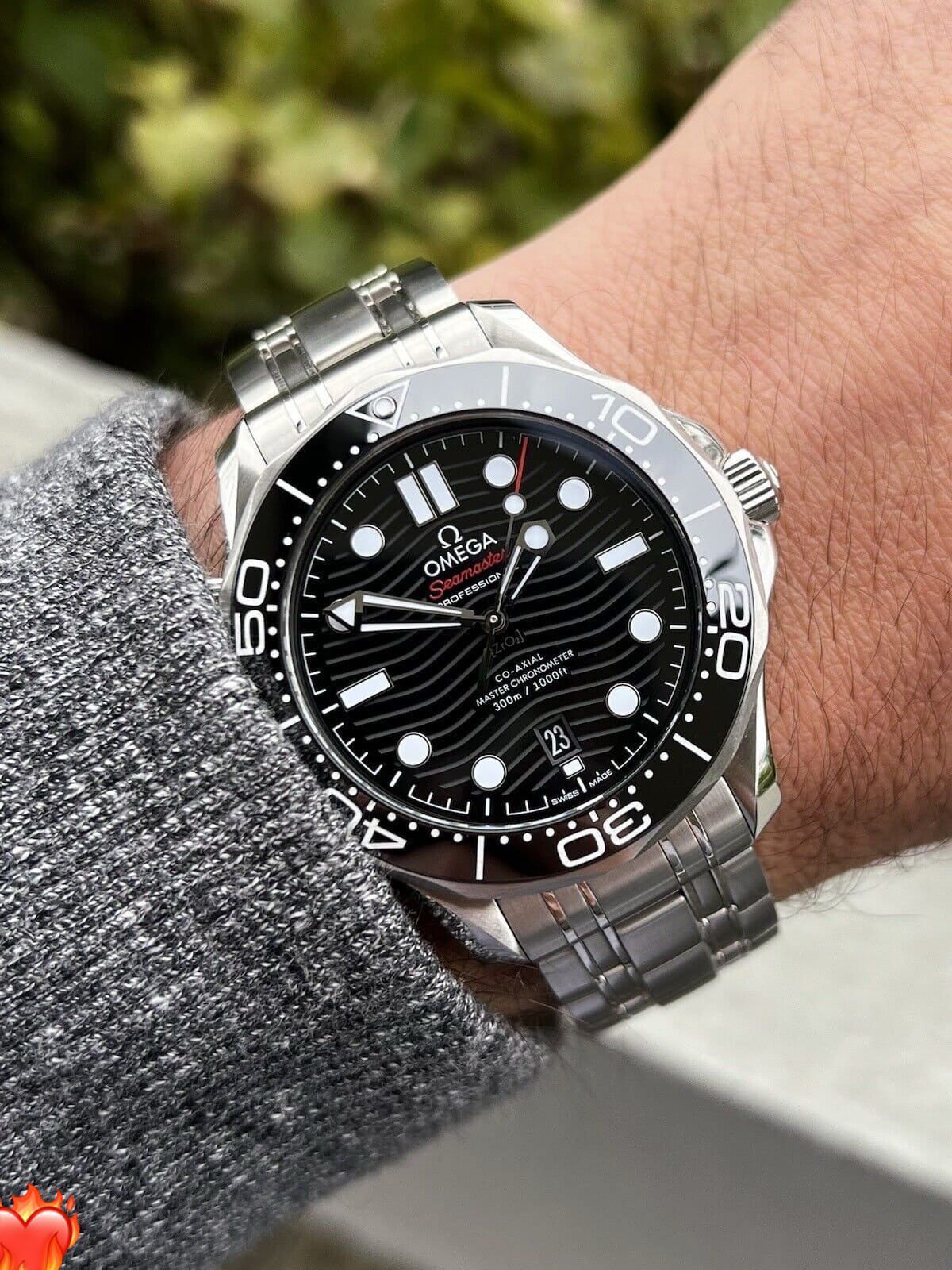 Omega Seamaster Diver 300M Silver Black Dial Metal watch