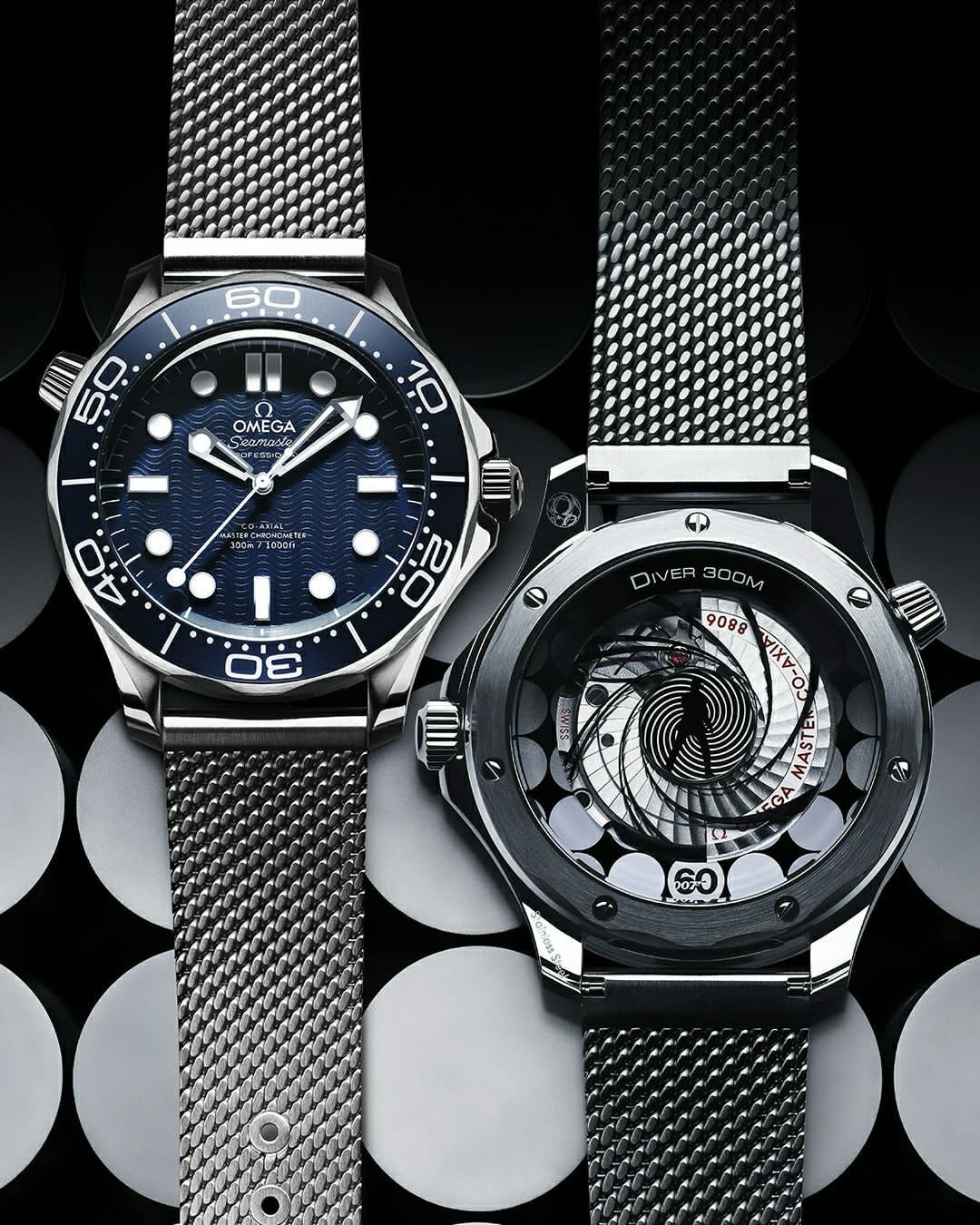 Omega Seamaster 007 Diver 300M Silver Black Dial Metal watch