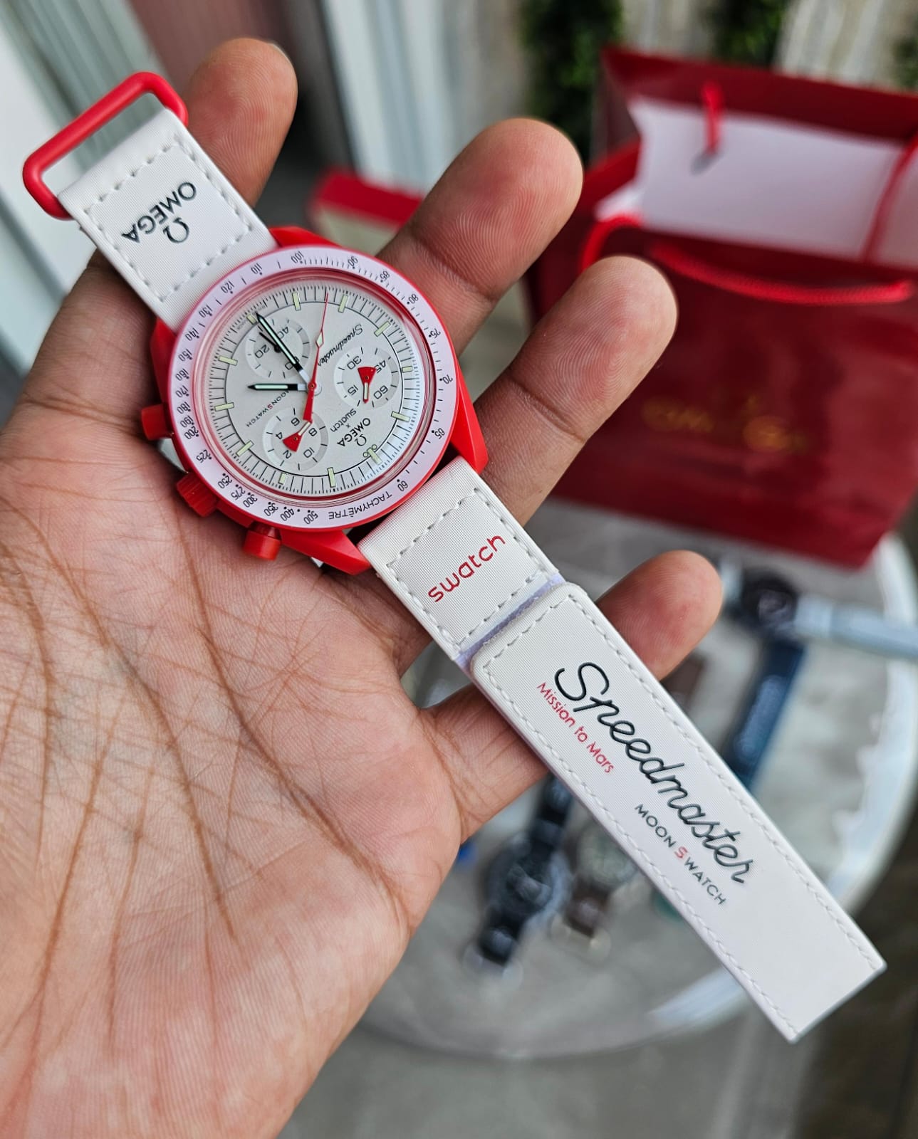 Omega Speedmaster Moonswatch red