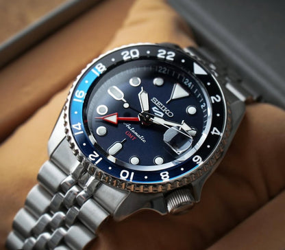 Seiko 5 GMT stainless steel Blue black watch